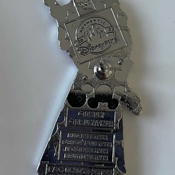 Disney Merida from Brave Pin - NEW - Dress with Bow & Arrow - Picture 4 of 4